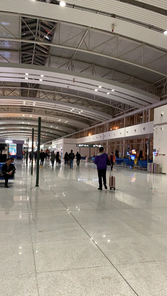 乗り換えの済南国際空港。