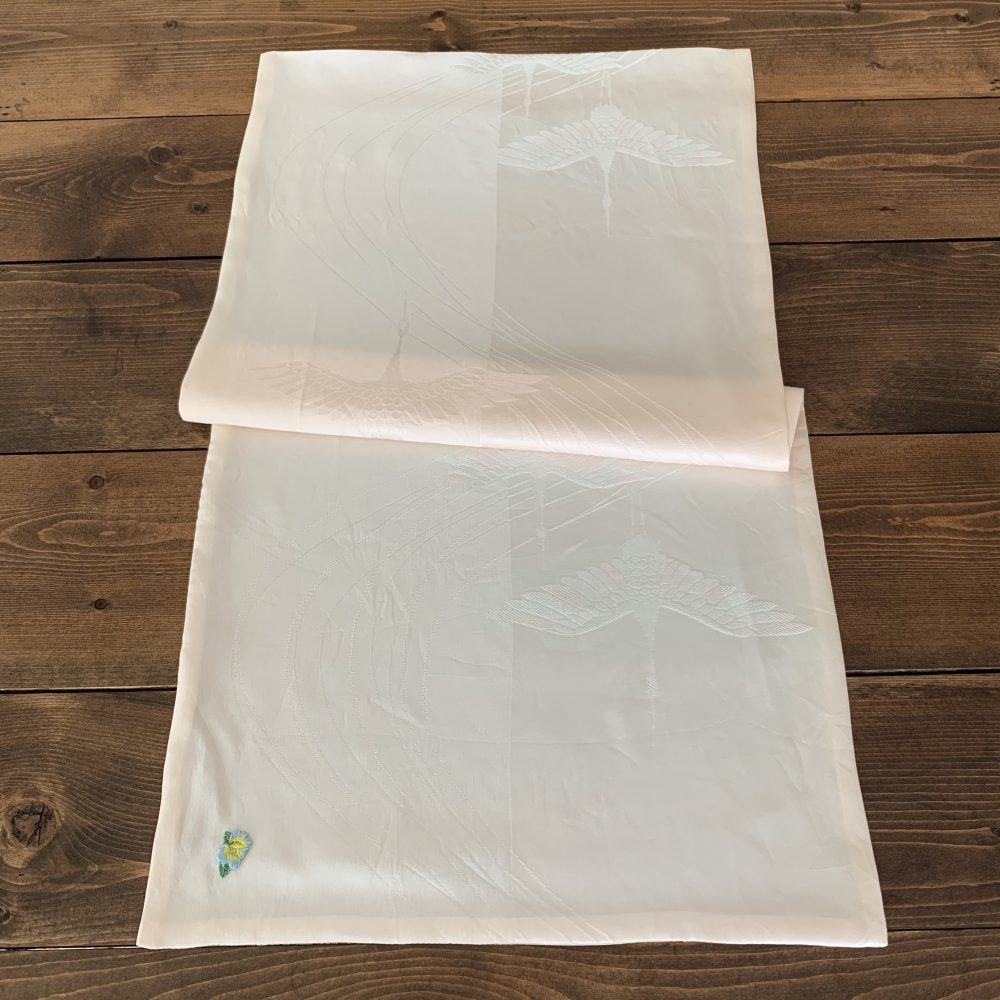 正絹の鶴柄の長襦袢で作った枕カバー